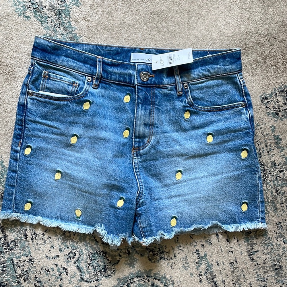 NWT Loft Lemon embroidered shorts